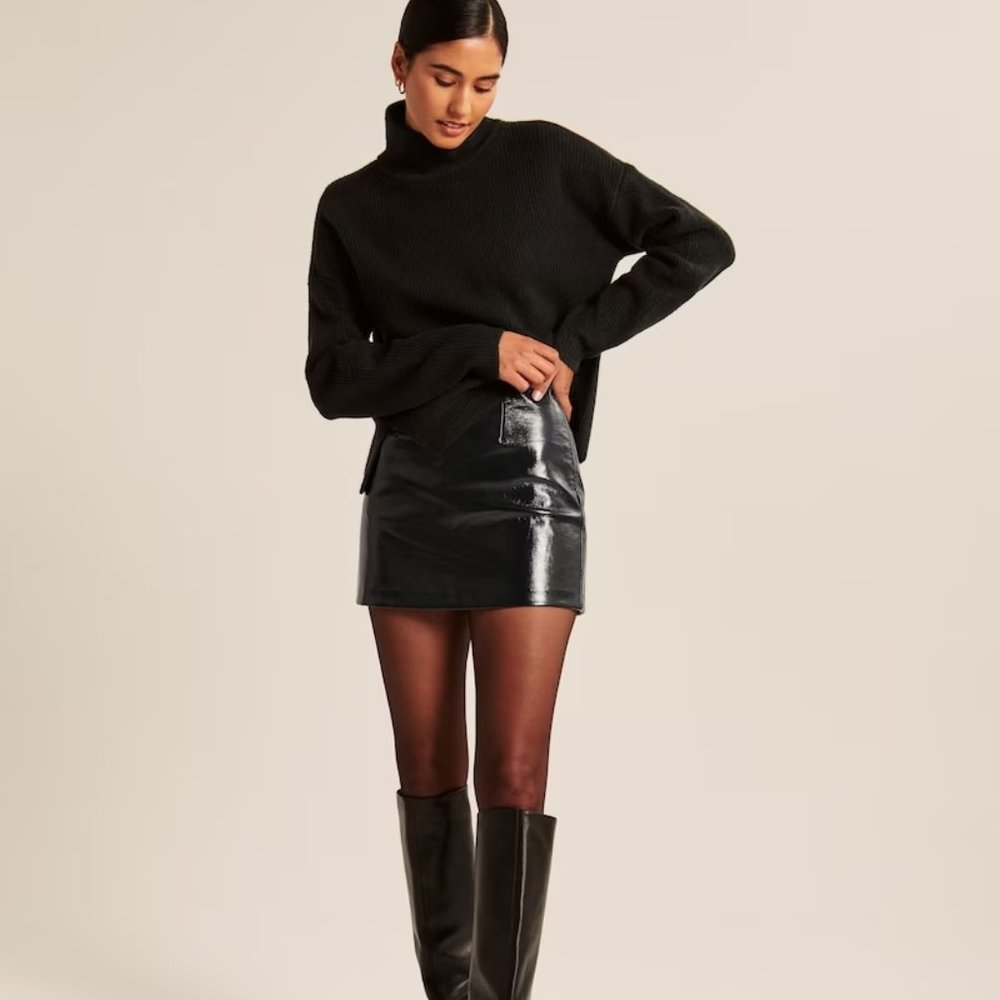 NWT Abercrombie Vegan Patent Leather Skort in Navy Size L